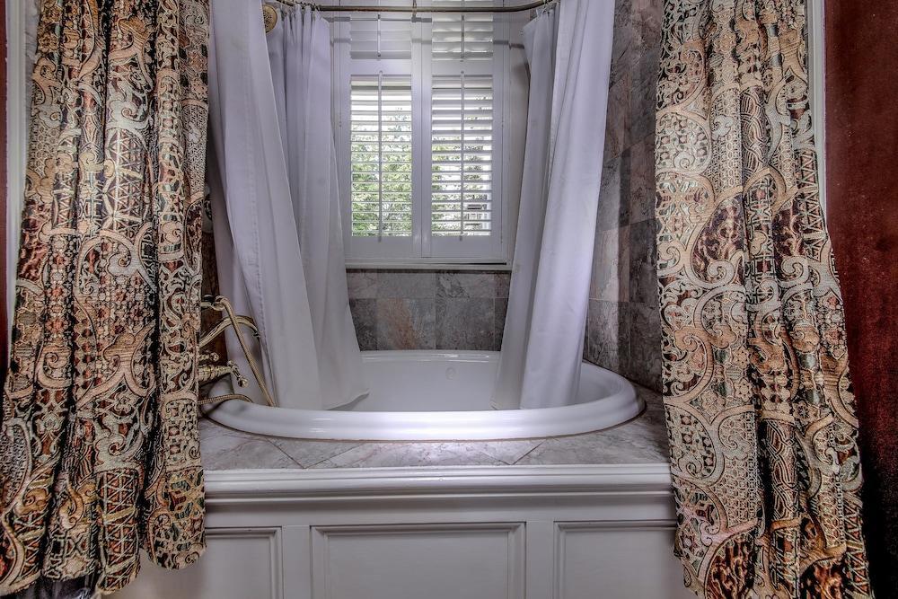 Black Walnut B&B Inn Bed & Breakfast Asheville